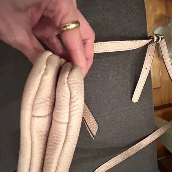 Vince Camuto Cream Crossbody Bag with Sleek Design - Picture 4 of 13